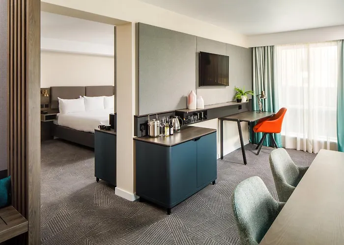 Holiday Inn Manchester Airport T2 By Ihg Hale 